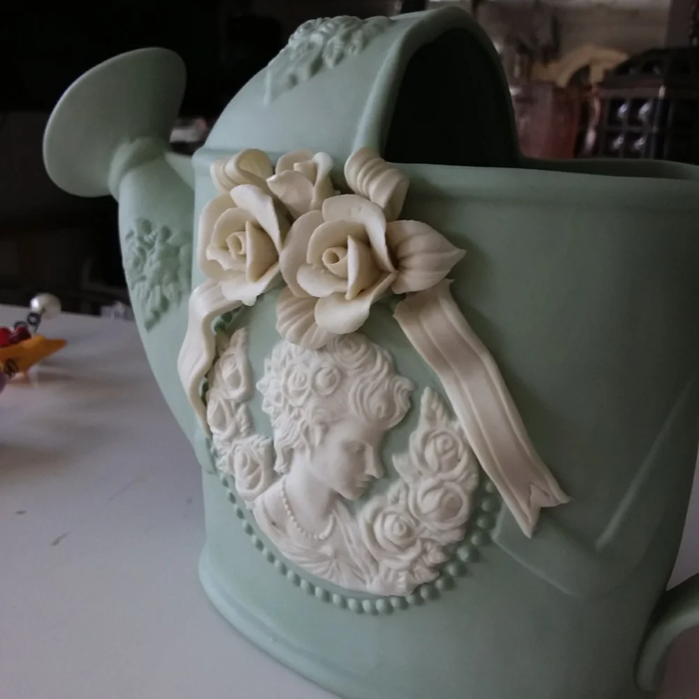 Stunning Porcelain Fully Functional Flower Watering Pot! - Picture 4 of 11